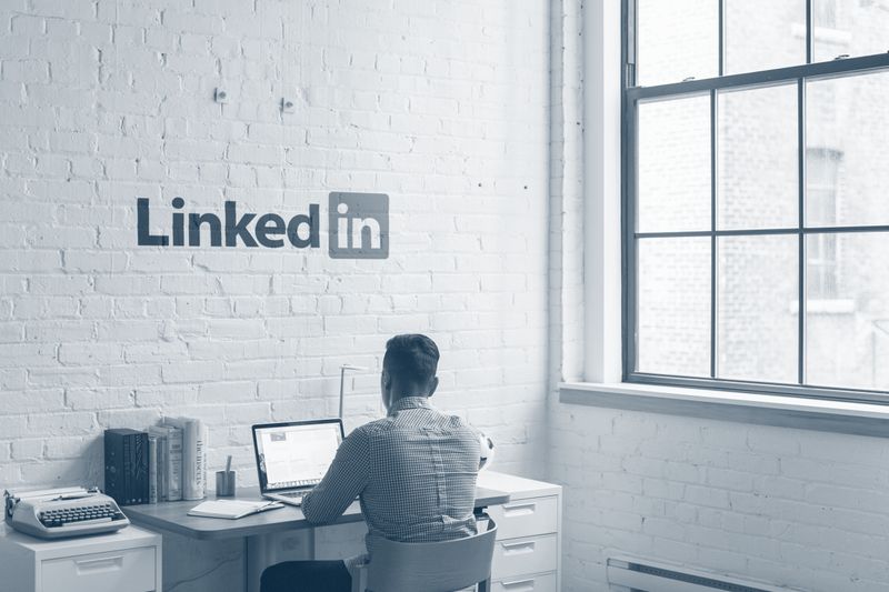 20 Content Ideas for Most Engaging B2B LinkedIn Posts